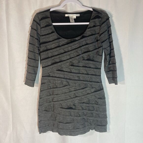 Max Studio Tops - MAX STUDIO gray black tiered 3/4 sleeve scoop neck top S